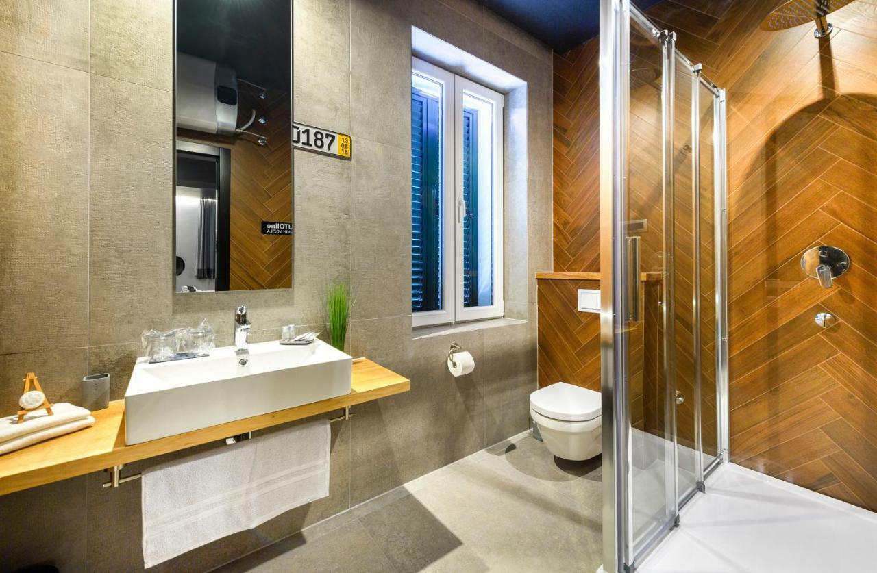 Split Industrial Design Rooms Εξωτερικό φωτογραφία